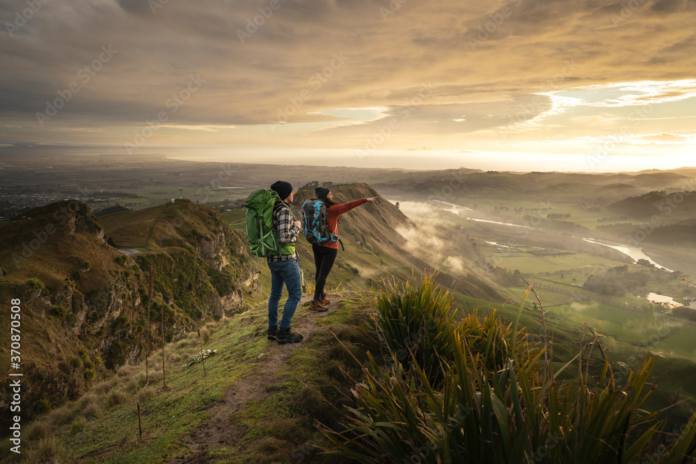 Two travelers walking on the Te Mata Peak in New Zealand.