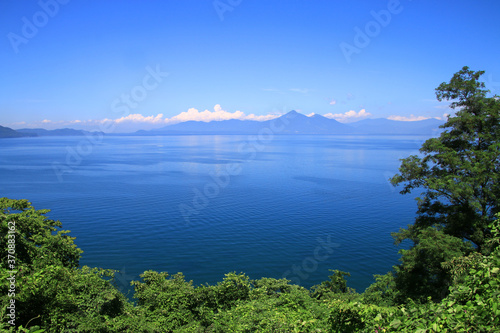 猪苗代湖と磐梯山（福島県・郡山市） © tk2001