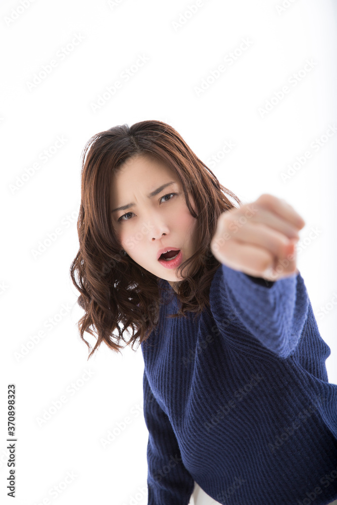 怒る女性 怒る女性