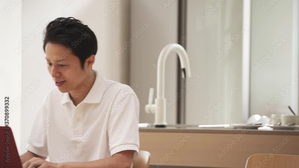 家族イメージ　調理　テレワーク