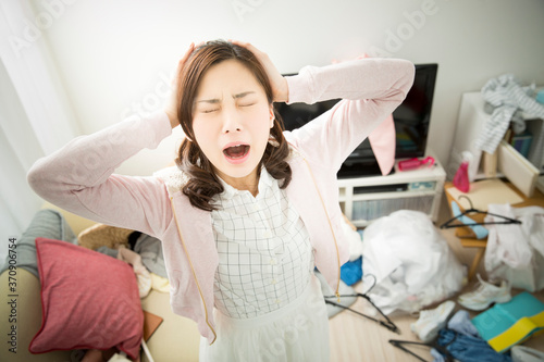 Foto 片付けられない女性