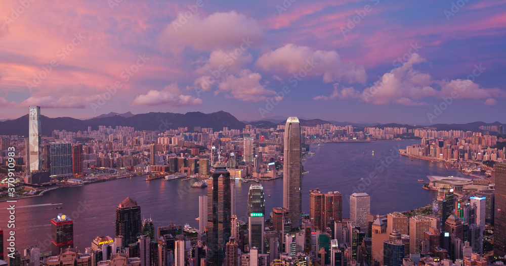 Fototapeta premium Hong Kong city skyline at sunset