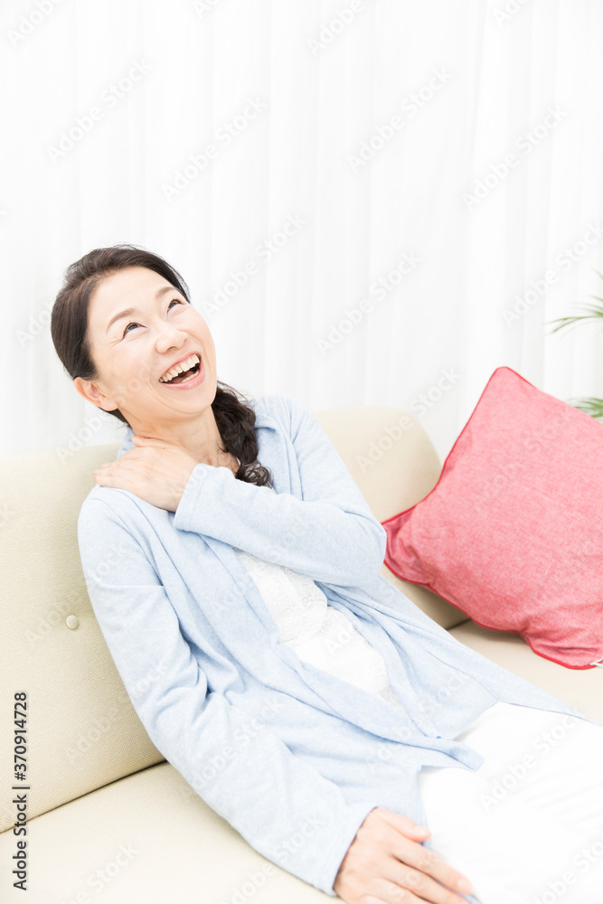 肩凝りが改善する女性 肩凝りが改善する女性