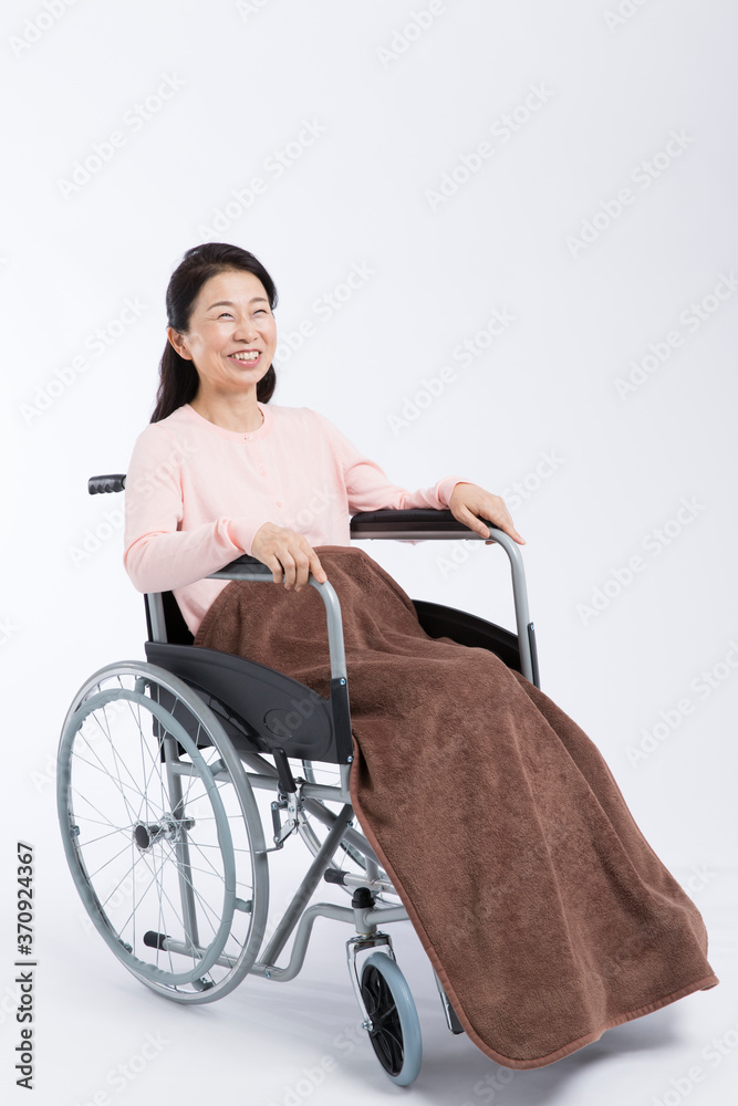 車椅子の女性 車椅子の女性