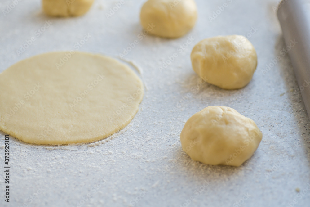 Step-by-step instructions for making bagel cookies for use in recipe illustrations. Balls of dough, blanks. step 2