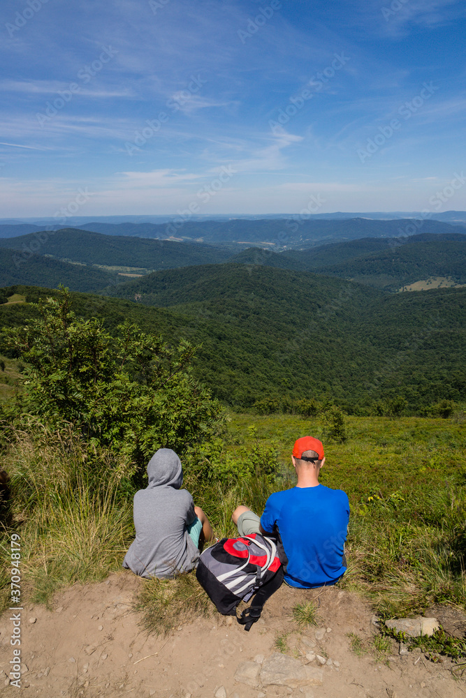 senderistas en la cresta de polonina Carynska, Parque nacional Bieszczady,Cárpatos,Polonia,  eastern europe