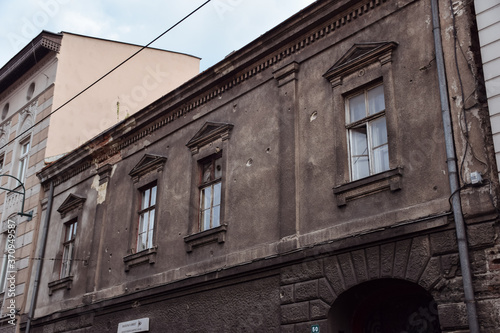 Obraz na płótnie buildings damaged with shrapnel during the war in Sarajevo w salonie