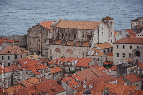 Obraz na płótnie landscape from above of Dubrovnik city with sea in the background w salonie