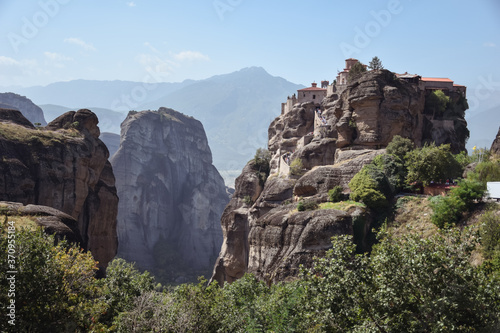 Obraz na płótnie dramatic landscape of Meteora monasteries built on vertical rock formations in Greece w salonie