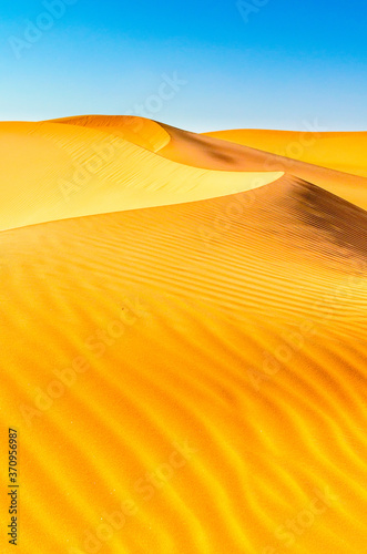 Fototapeta Naklejka Na Ścianę i Meble -  Sand wave in Liwa Desert