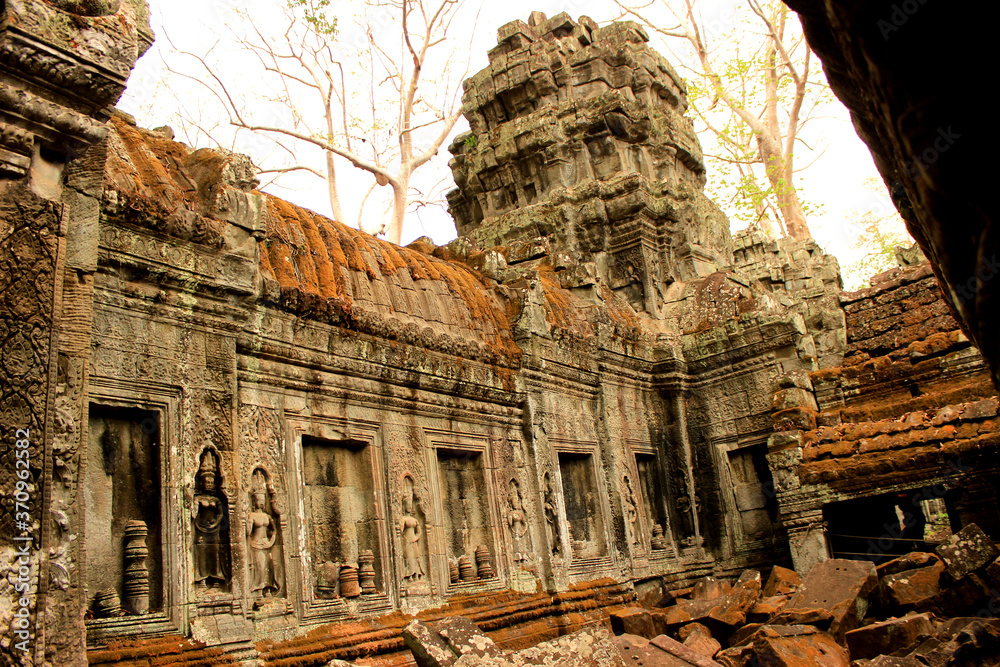 Fototapeta premium Interior of the ancient temple Angkor Wat in Cambodia