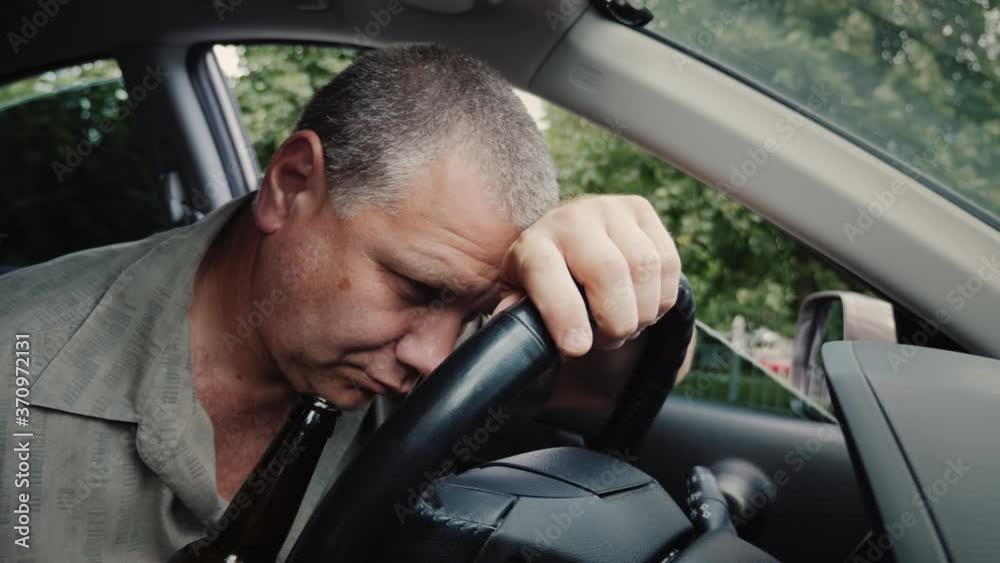 The driver is very unwell, lying on the steering wheel of the car The driver is very unwell, lying on the steering wheel of the car