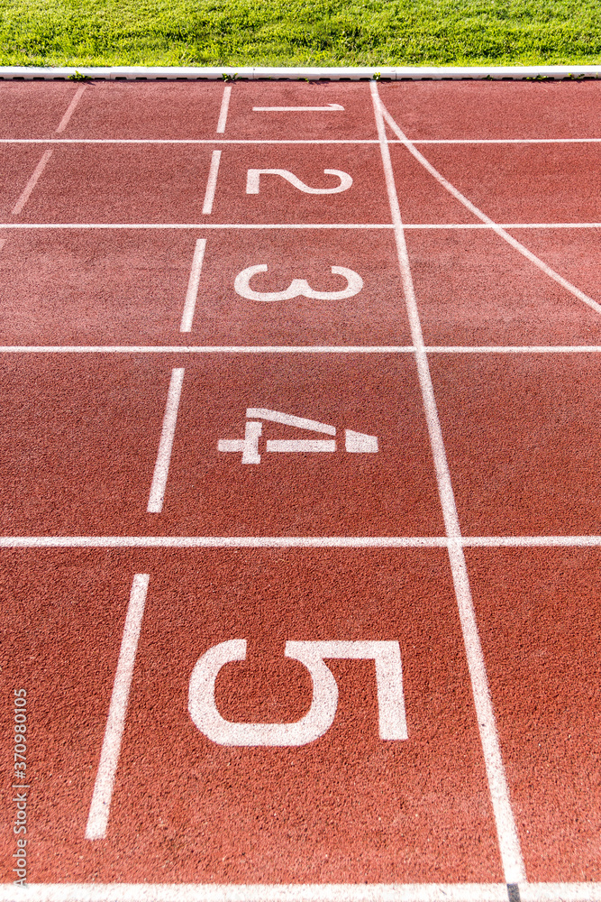 numéros sur une piste d'athlétisme