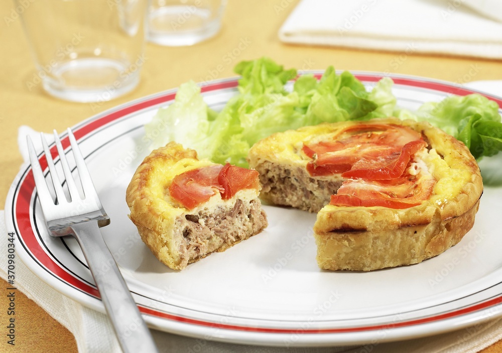 Tuna Quiche with Tomato Plate Tuna Quiche with Tomato Plate