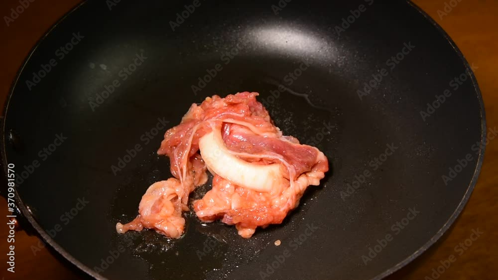 焼肉の調理シーン 焼肉の調理シーン