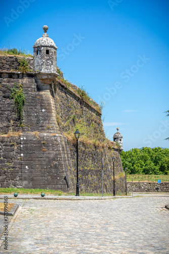 Valença do Miño pueblo fronterizo 
 y amurallado de Portugal photo