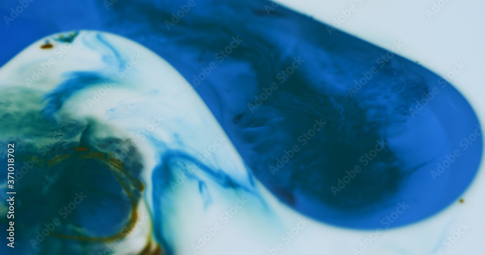 Naklejka premium Macro Paint with Vibrant Color Palette. Oil Mixed with Bright Blue and Green Dye and Paint.