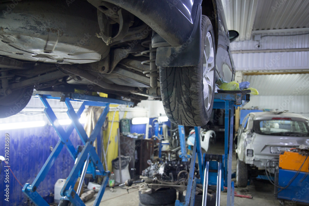 Car suspension repair. Replacement of brake discs and pads.