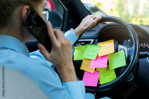 Canvastavla busy day schedule concept - woman driving car with to do list notes on the wheel