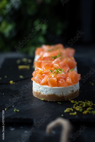 Savoury cheesecake with salmon and onion 