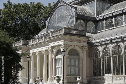 Wallpaper Mural Palacio de Cristal en color Torontodigital.ca