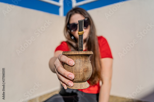 Mujer convidando un mate photo