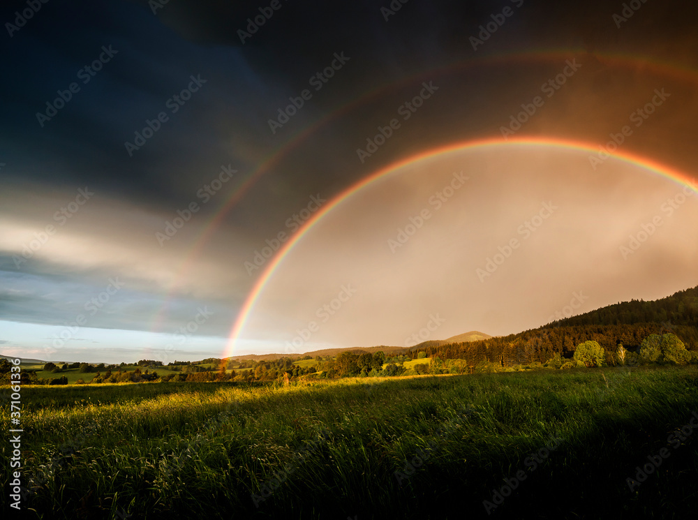 Naklejka premium rainbow after storm