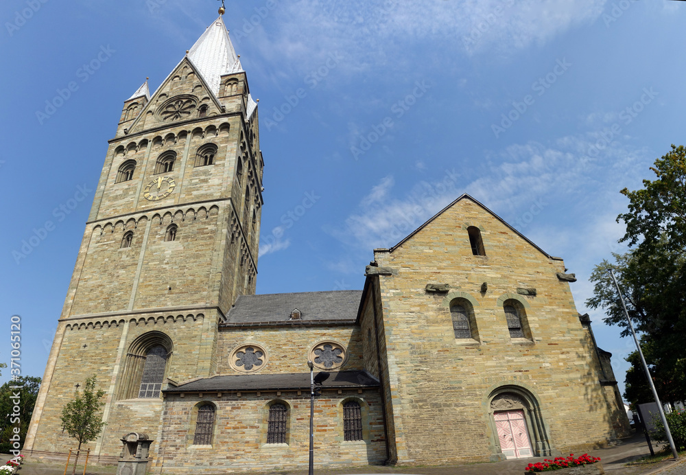 Fototapeta premium Katholische Pfarrkirche St. Laurentius