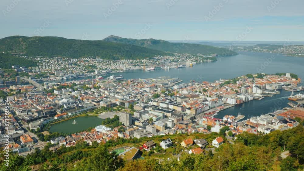 A view of the city of Bergen, below are the marinas and large cruise ships A view of the city of Bergen, below are the marinas and large cruise ships