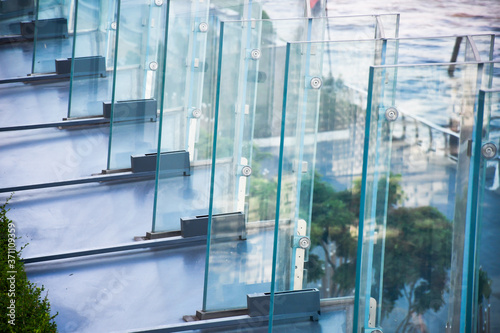 Fotografija tempered laminated glass railing balustrade panels frame less ,safety glass for modern architectural buildings
