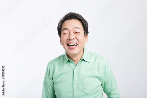 笑顔のミドル男性 © Paylessimages