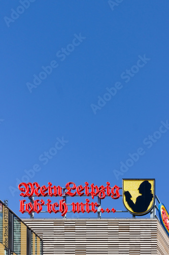 Obraz na płótnie Leuchtwerbung in Leipzig w salonie