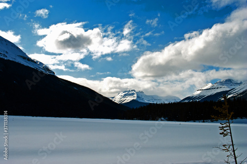 Fototapeta Naklejka Na Ścianę i Meble -  Icefields Parkway Canadian Rocky Mountains Banff and Jasper National Park in Alberta Canada