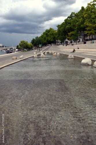 Wasserspiel am Ufer der Rhone in Lyon