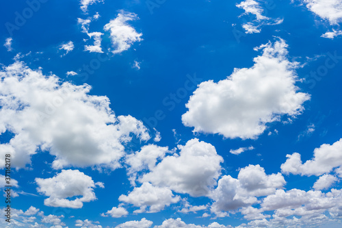 Fototapeta Naklejka Na Ścianę i Meble -  Blue sky and clouds with daylight natural background.
