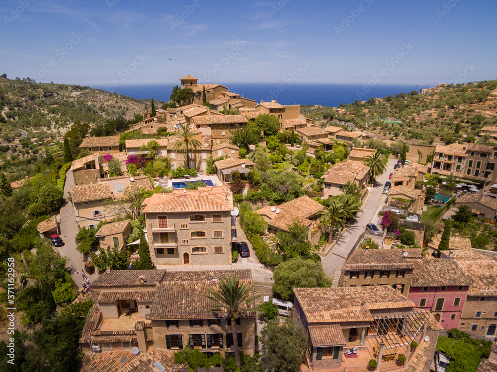 Deià, iglesia y parte alta del pueblo, Mallorca, balearic islands, spain, europe