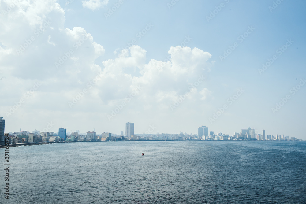 Naklejka premium Sea view of Havana