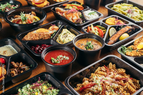 Canvastavla group of food in plastic dish on table. take away food