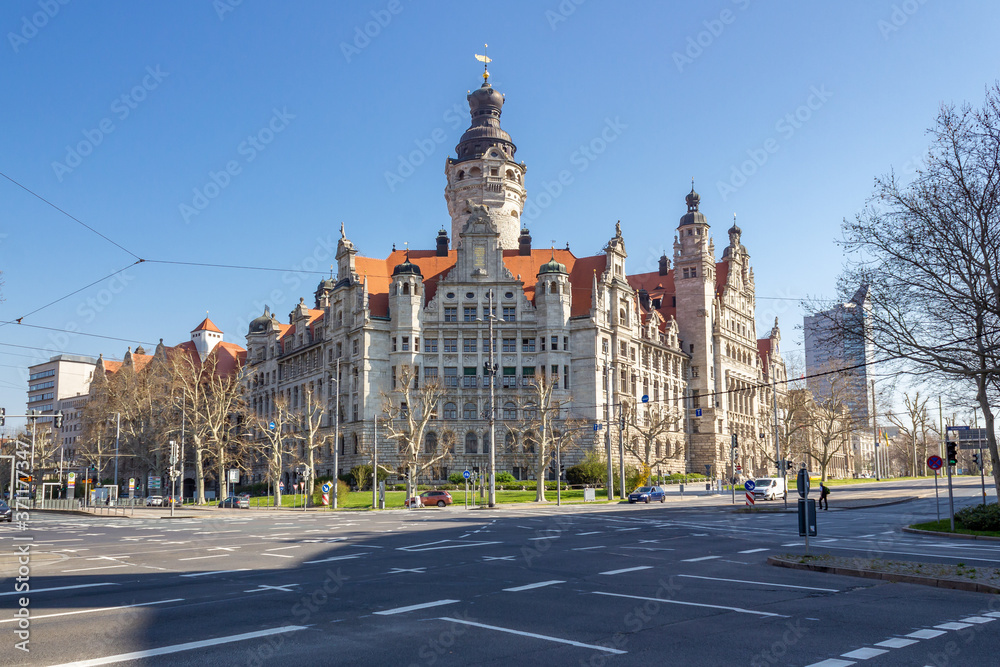 Neues Rathaus in Leipzig im Frühling