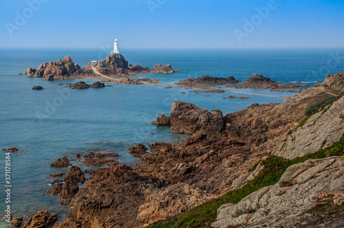 5215 Jersey - Corbiere Lighthouse an der Küste