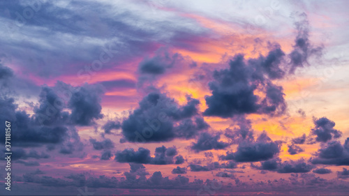 Obraz na płótnie Twilight sky and cloud at morning background image w salonie