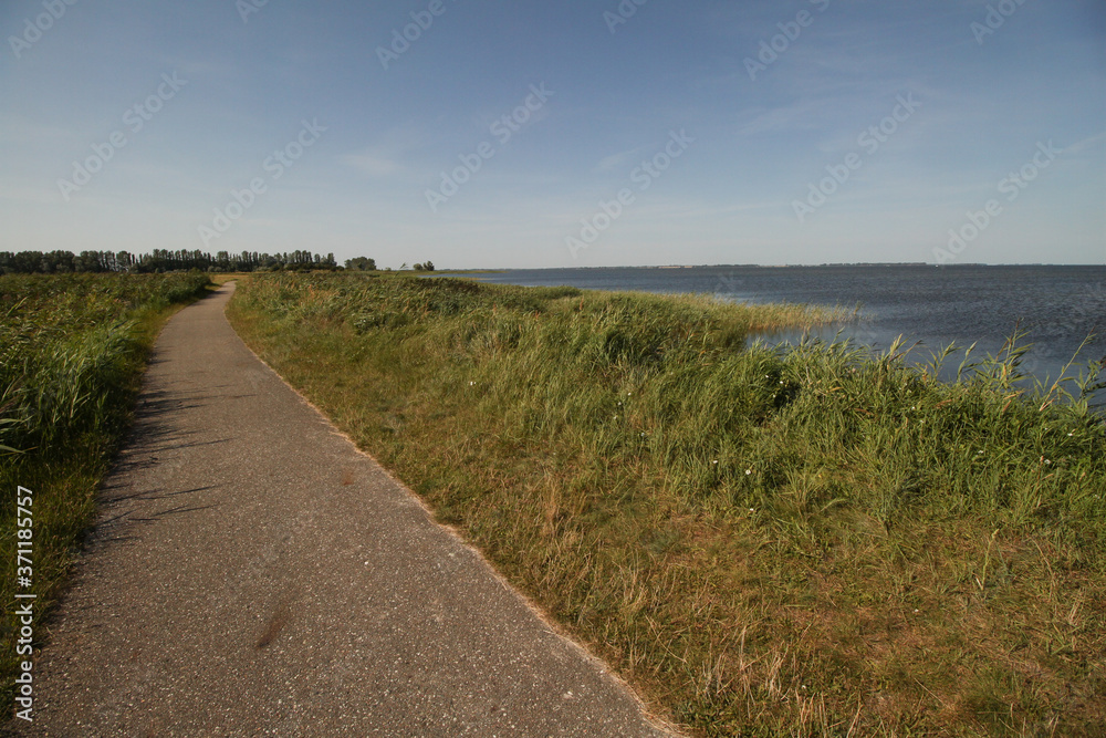 Der Ostseeküsten-Radweg bei Stralsund (Nisdorfer Steinriff)