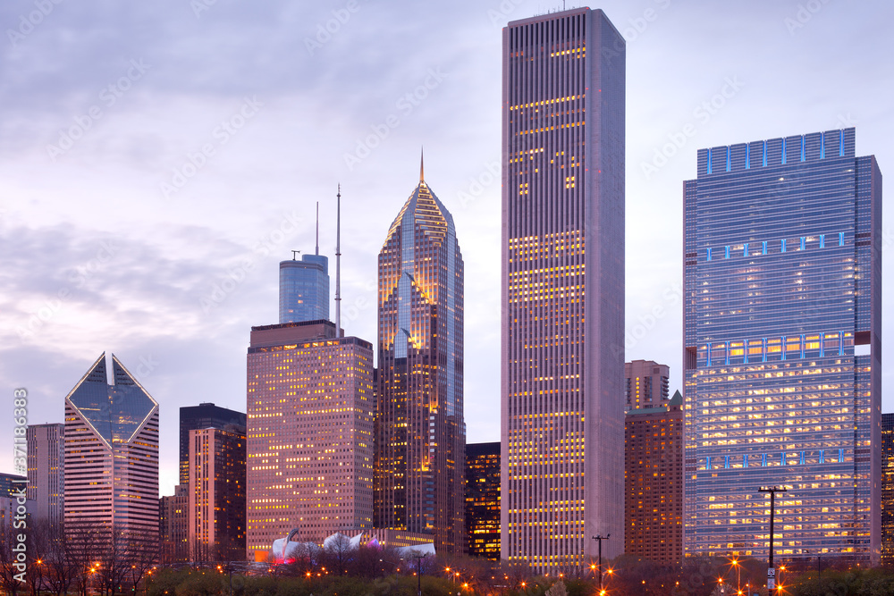 Cityscape of Chicago at dusk.