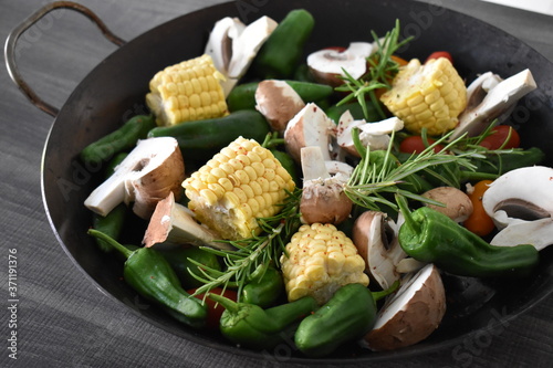 Colorful vegetable pan for barbecue