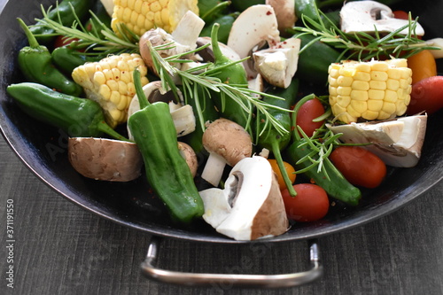 Colorful vegetable pan for barbecue