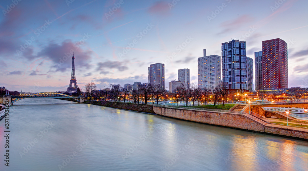 Fototapeta premium Cityscape of Paris with Eiffel Tower