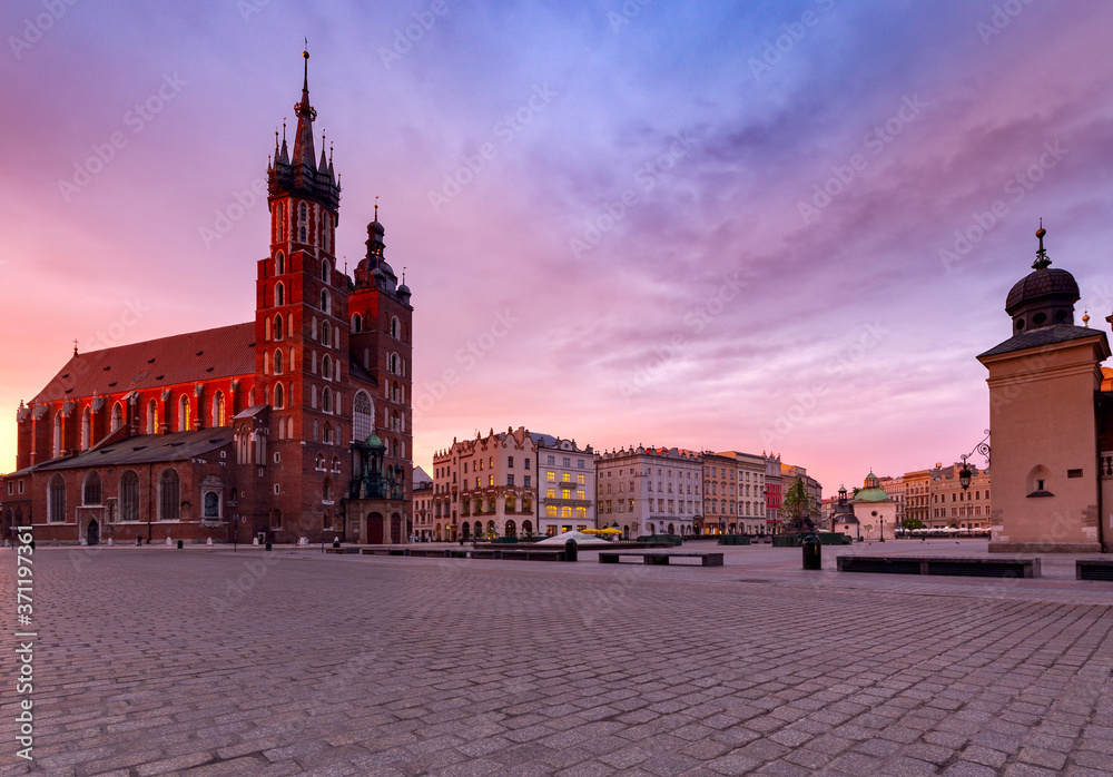 Fototapeta Krakow. St. Mary's Church and market square at dawn.