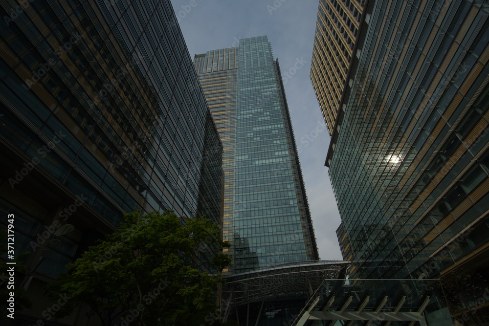 Fototapeta premium High-rise buildings and blue sky - Tokyo, Japan