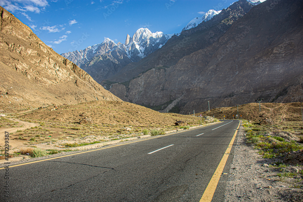 Fototapeta premium road to the mountains near huzza