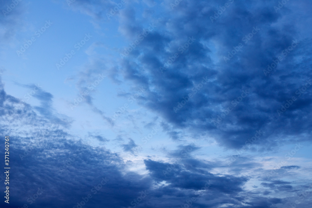 Obraz premium Blue clouds in the sky 